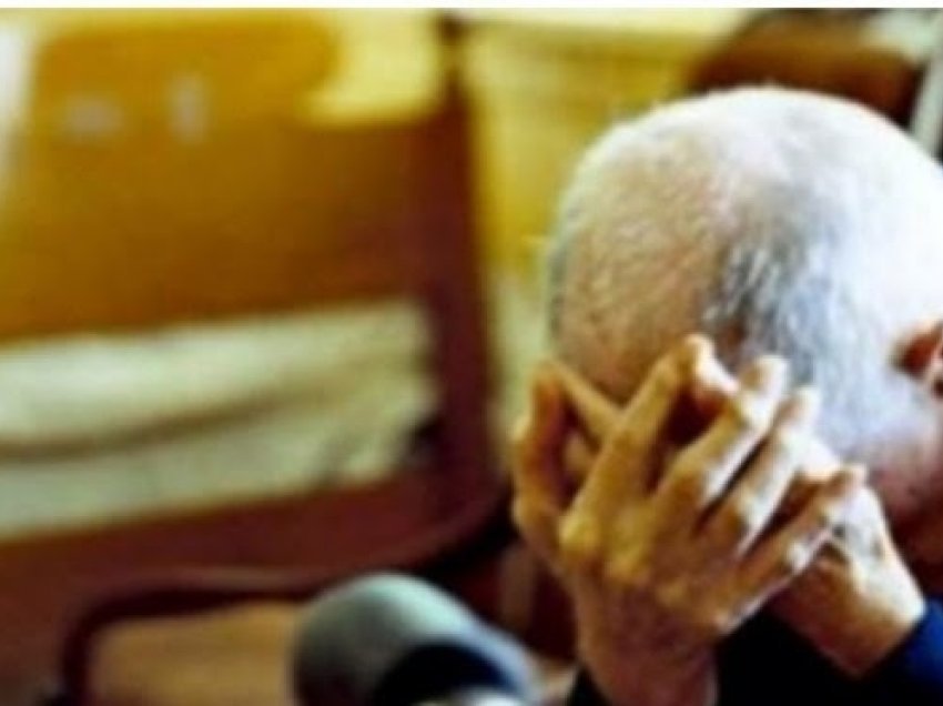 E rëndë: Nipi sulmon gjyshin 71-vjeçar pasi s’i dha para për birra, e kap për fyti