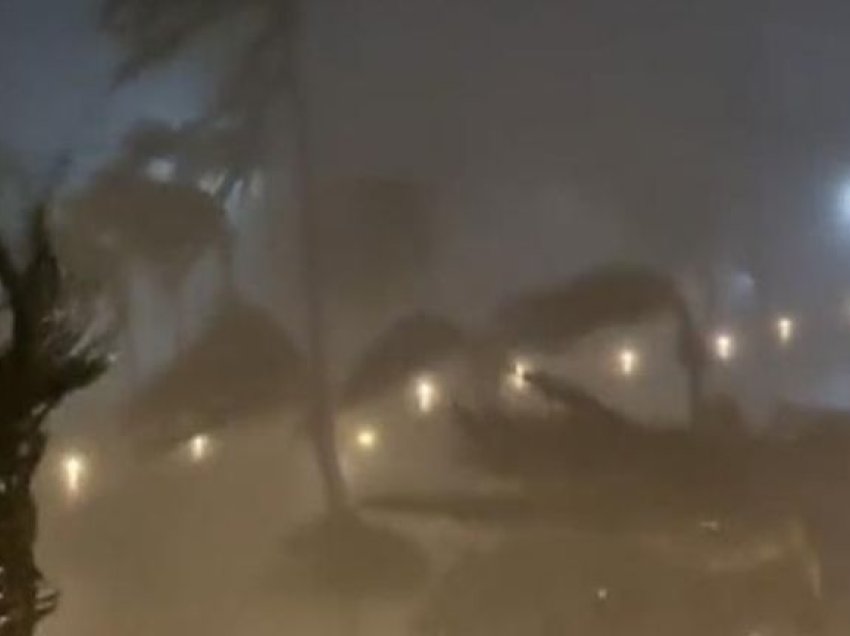 Uragani Otis godet brigjet e Meksikës