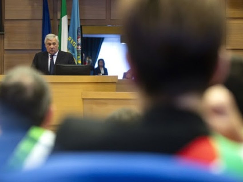 Tajani njofton fundin e lëshimit të vizave “të lehta”