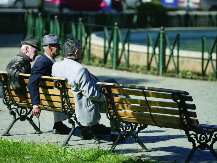 Shqipëria drejt plakjes? Sa pensionistë u shtuan brenda vitit