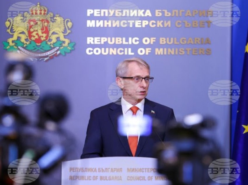 ​Hungaria e Serbia po ndihmojnë financimin e ushtrisë së Putinit, thotë kryeministri bullgar