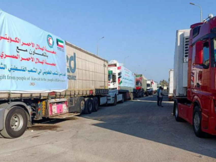 10 kamionë me ndihma kalojnë nga Egjipti në Gaza përmes pikëkalimit kyç kufitar