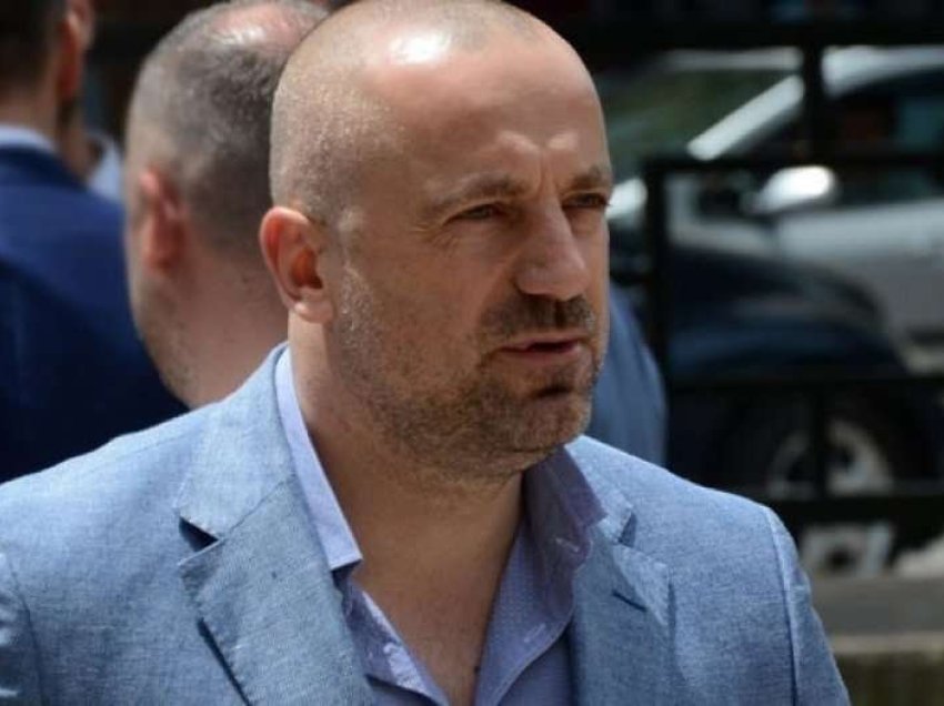 Avokati Berisha: Kosova mund të gjykojë Millan Radojçiqin edhe në mungesë