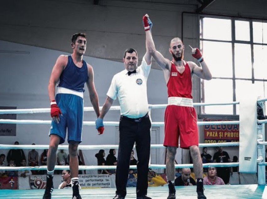 Shqipëria rrëmben dy medalje të arta në Ballkanikun e boksit