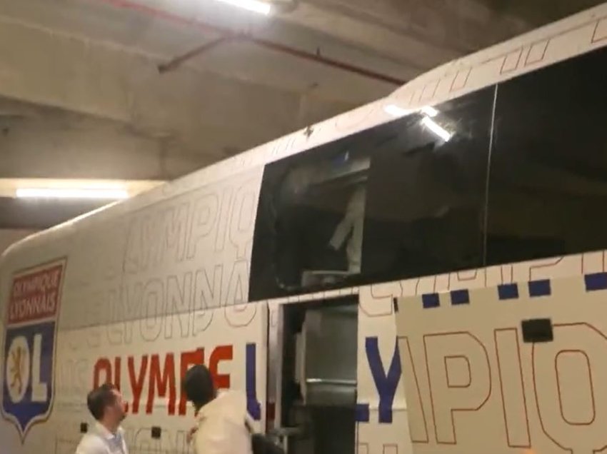 Tifozët e Marseille gjuajnë me gurë autobusin e Lyon-it