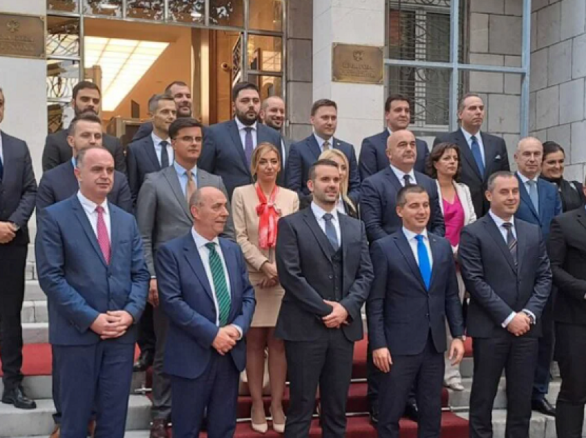 Tre shqiptarë zgjidhen ministra në qeverinë e re të Malit të Zi