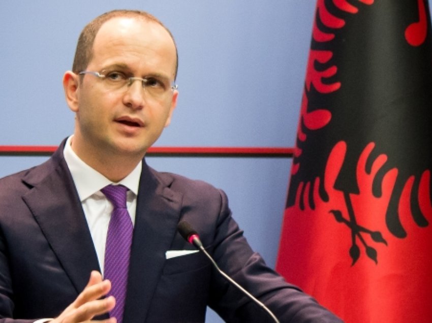 Bushati: Shqipëria duhet ta shohë Serbinë me sytë e Kosovës