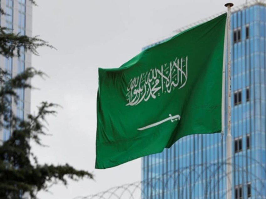Arabia Saudite dënon me vdekje mësuesin për shkak të postimeve të tij