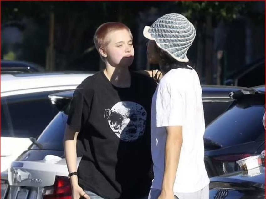 Me look të ri dhe jo të zakontë, vajza e Angeline Jolie dhe Bradd Pitt fotografohet në Kaliforni