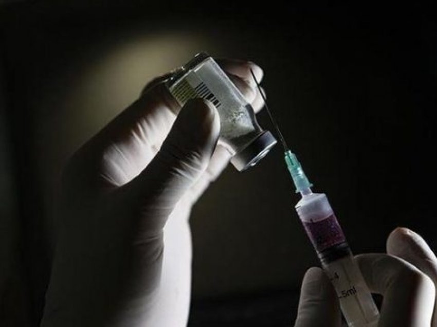 Mbretëria e Bashkuar përshpejton programet e vaksinës kundër COVID-19 mes shqetësimeve në rritje për rrezikun e variantit të ri