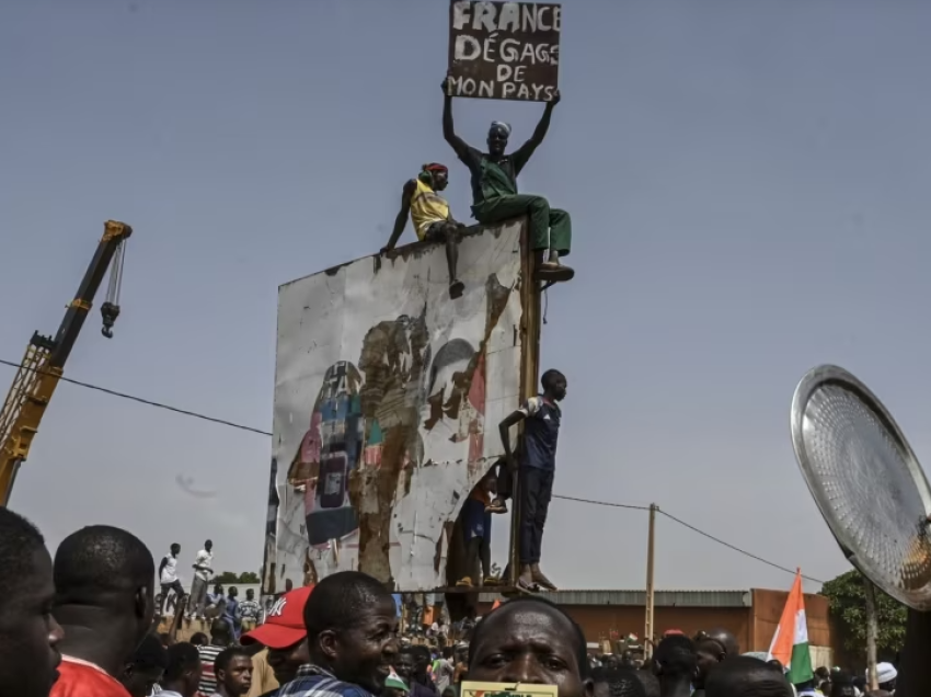 Niger: Mijëra persona marshojnë me kërkesë për tërheqje të trupave franceze