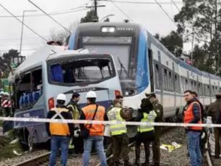 6 të vdekur nga përplasja e trenit me minibusin në Kili
