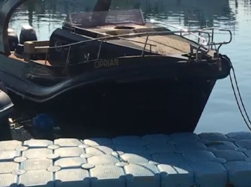 Rrezikuan të fundoseshin, shpëtohen dy persona në Durrës