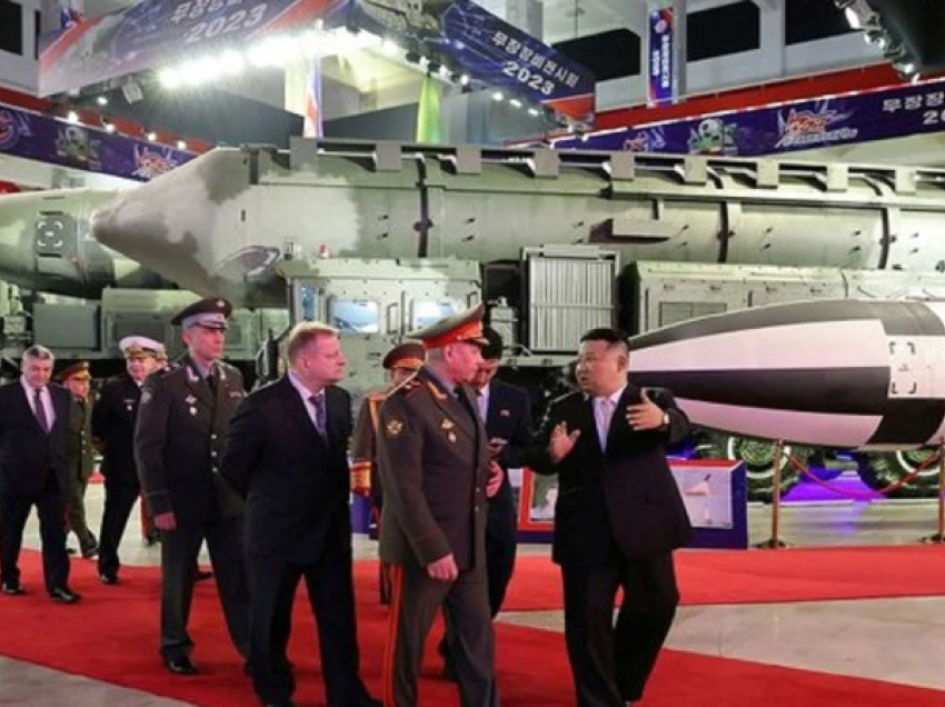 Koreja e Veriut i bashkohet luftës! Rusia synon të furnziohet me armë nga “Njeriu Raketë”