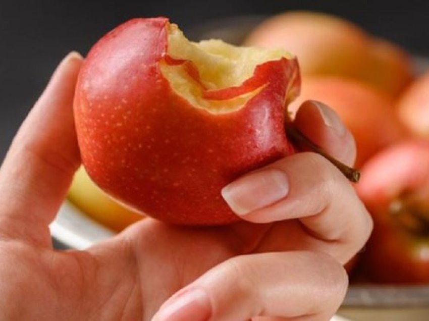 “Një mollë në ditë e mban mjekun larg”, por kur është koha e duhur për ta konsumuar frutin