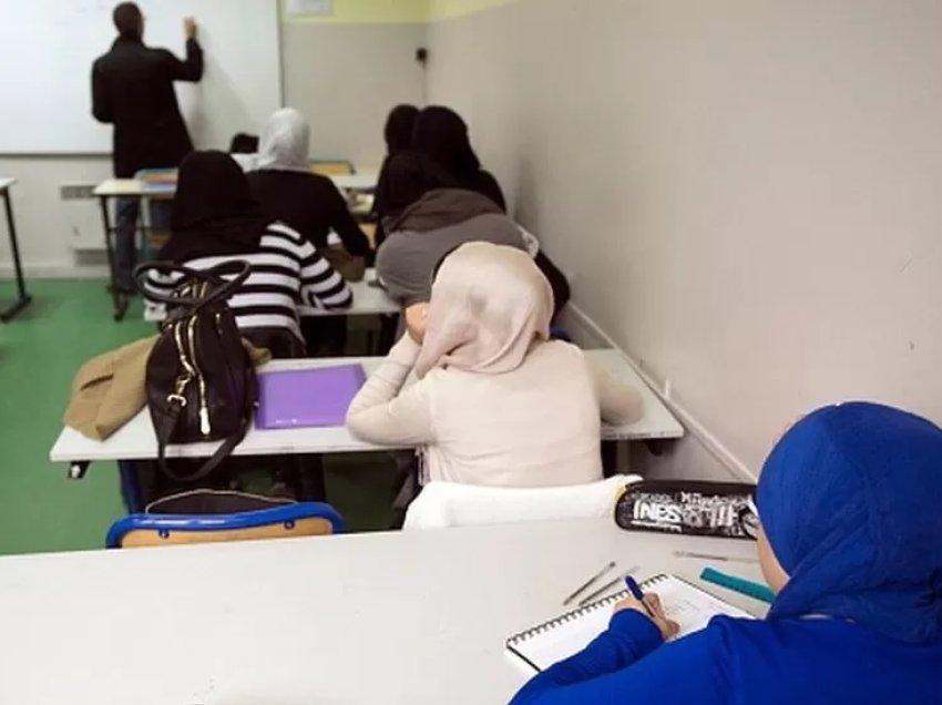 Shkollat franceze ua ndalojnë hyrjen mbi 60 vajzave me veshje myslimane