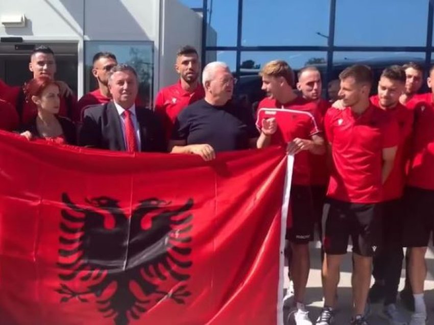 “Shqiponjat” zbresin në Pragë, kombëtarja shqiptare gati për të sfiduar Çekinë