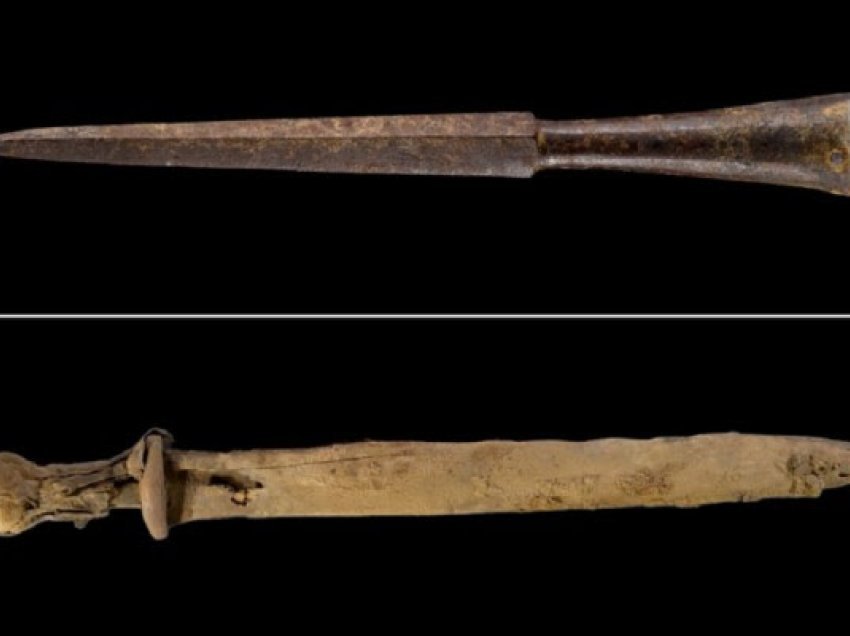 ​Katër shpata romake mijëra vjeçare janë gjetur në një shpellë në Izrael