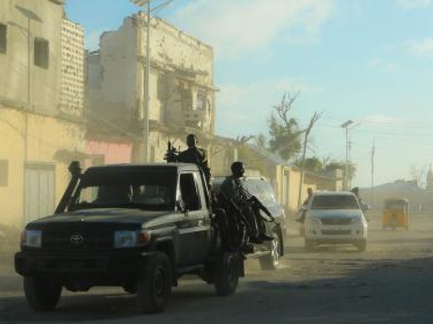 107 luftëtarë të al-Shabab i dorëzohen qeverisë somaleze