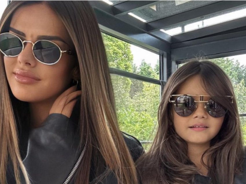 Ariana publikon pamje të ëmbla me vajzën e saj