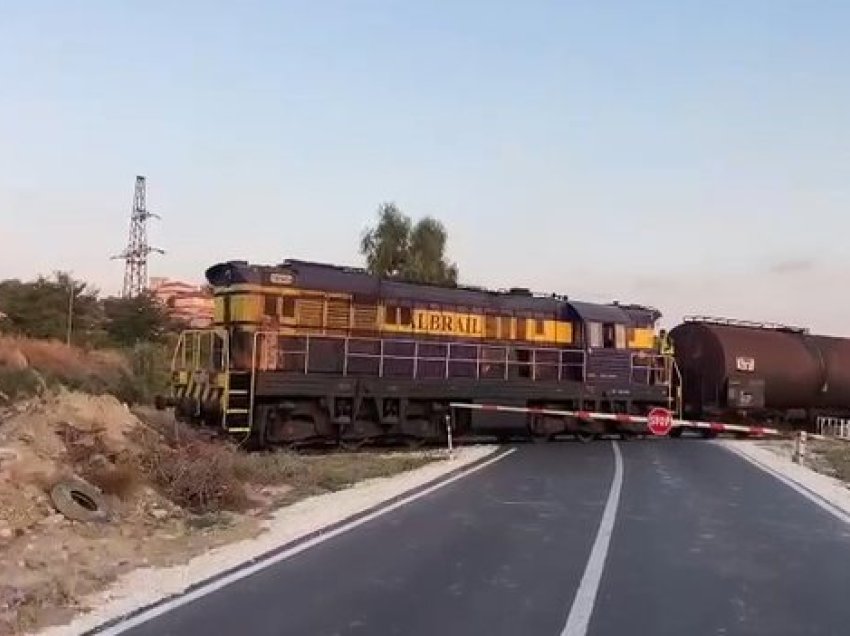 Pëson defekt treni që transporton naftë bruto në zonën e Petroliferës në Vlorë, bllokohet hekurudha dhe rruga dytësore