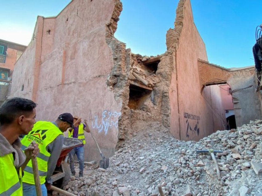 Dalin dëshmitë e para të të mbijetuarve të tërmetit të fuqishëm në Marok: Dola në rrugë gjysmë lakuriq, dhoma filloi të shkonte sa andej-këtej