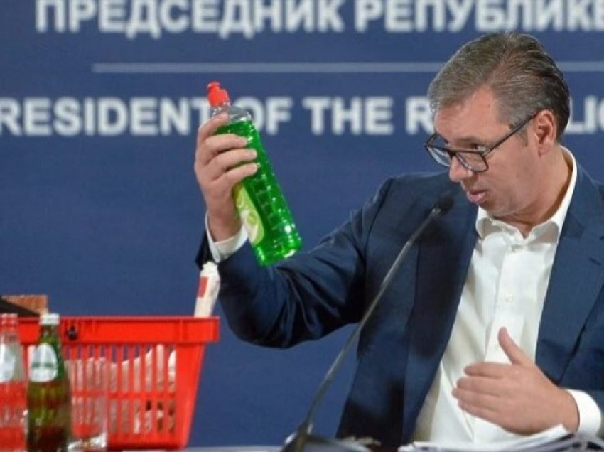“Makarona, qumësht e patate” – të gjithë po qeshin me paraqitjen e fundit televizive të Vuçiqit
