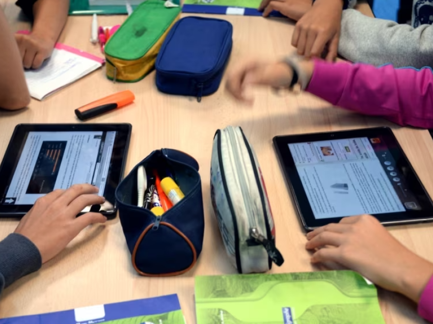 Digjitalizimi i arsimit: 32 llaptopë në shkollën me mbi 1.200 nxënës