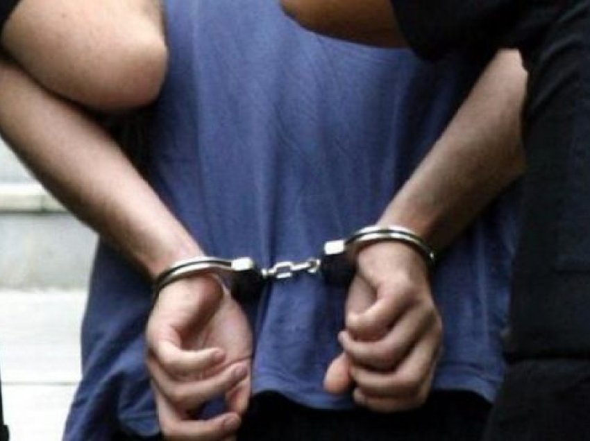 Shiste drogë në lokalin e tij, arrestohet 54 vjeçari në Fier
