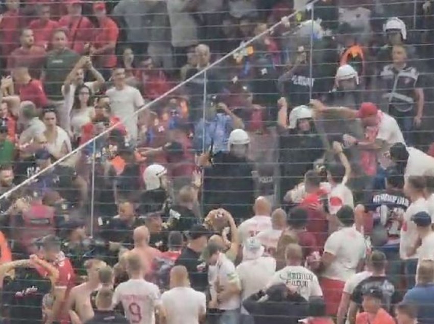 Sherr në stadium! Tifozët polak dhunojnë tifozërinë shqiptare! Ndërhyn Policia