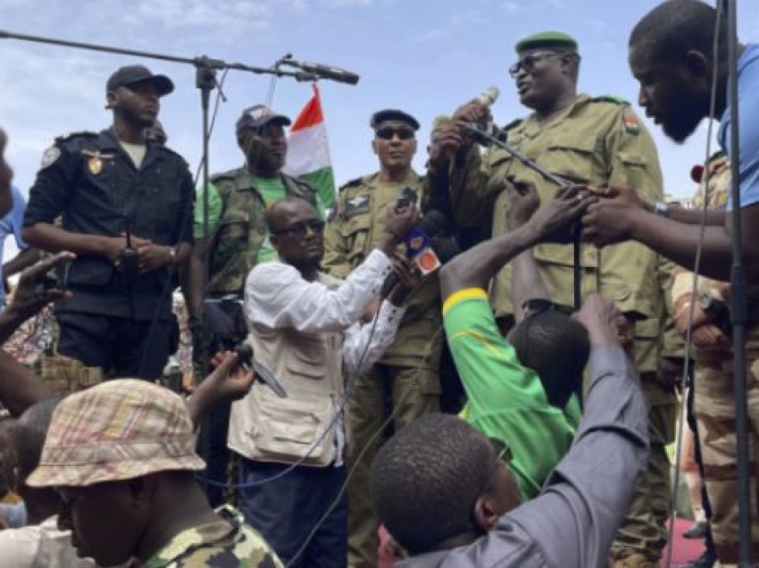 Niger/ Junta akuzon Francën për një ndërhyrje të mundshme ushtarake