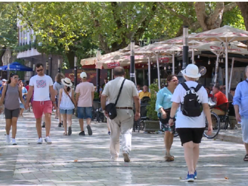 Turistët rritën të ardhurat/ Për 6 muaj shpenzuan 1.55 miliard euro