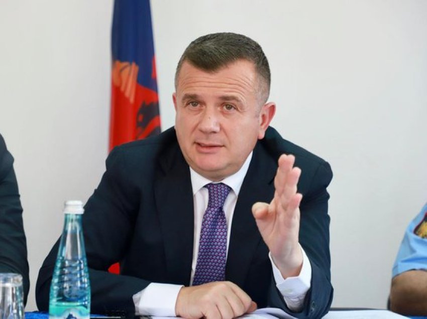 Ministri Balla përshëndet aksionin e policisë së Vlorës: U neutralizua një grup i rrezikshëm kriminal