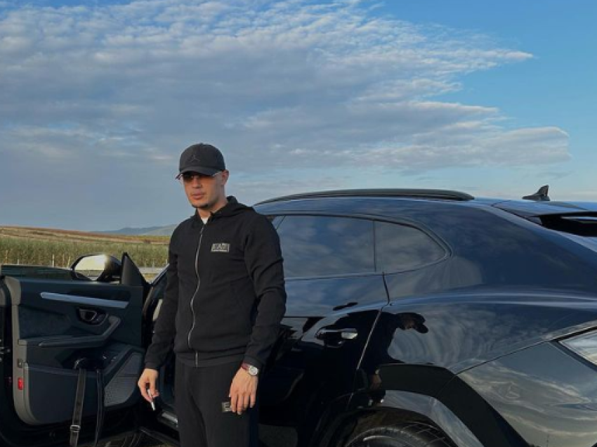 Don Xhoni publikon foto nga makina e tij super luksoze