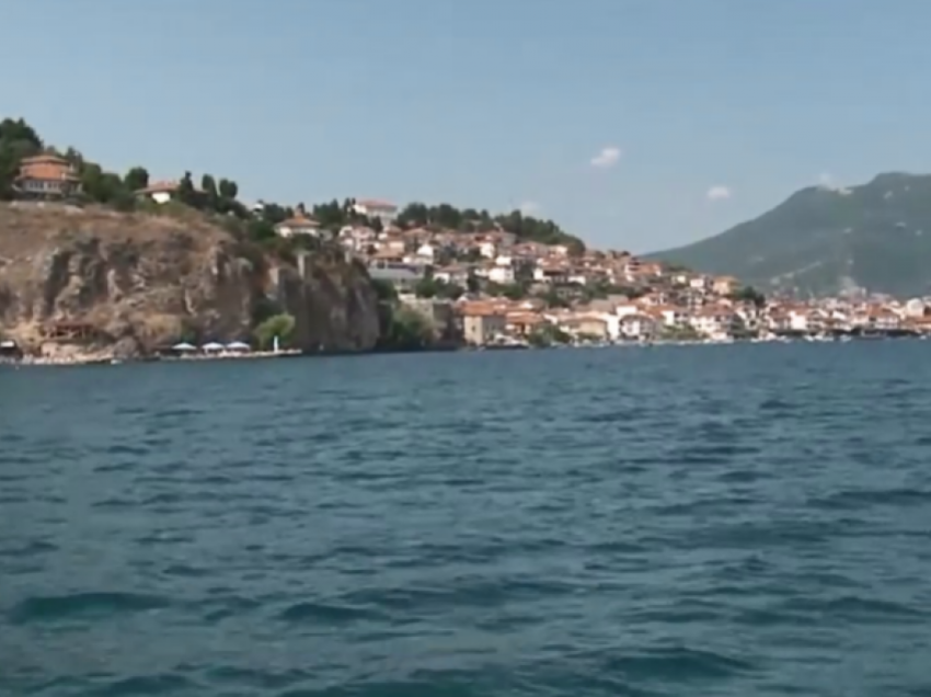 Marrëveshja për Liqenin që nga koha e Enver Hoxhës e Titos, ekspertët: Na duhet marrëveshje e re
