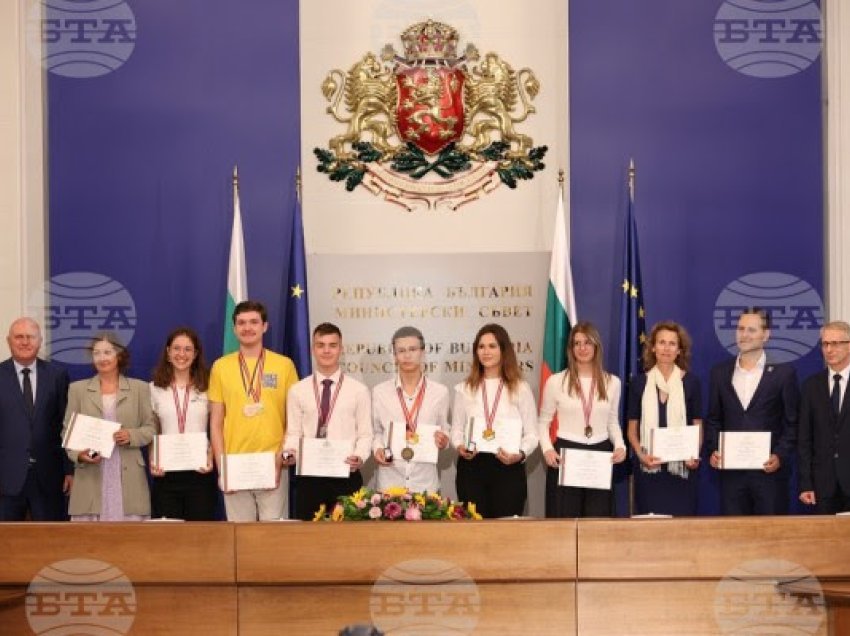 Kryeministri bullgar shpërblen nxënës, mësues për rezultate e arritura në garat ndërkombëtare