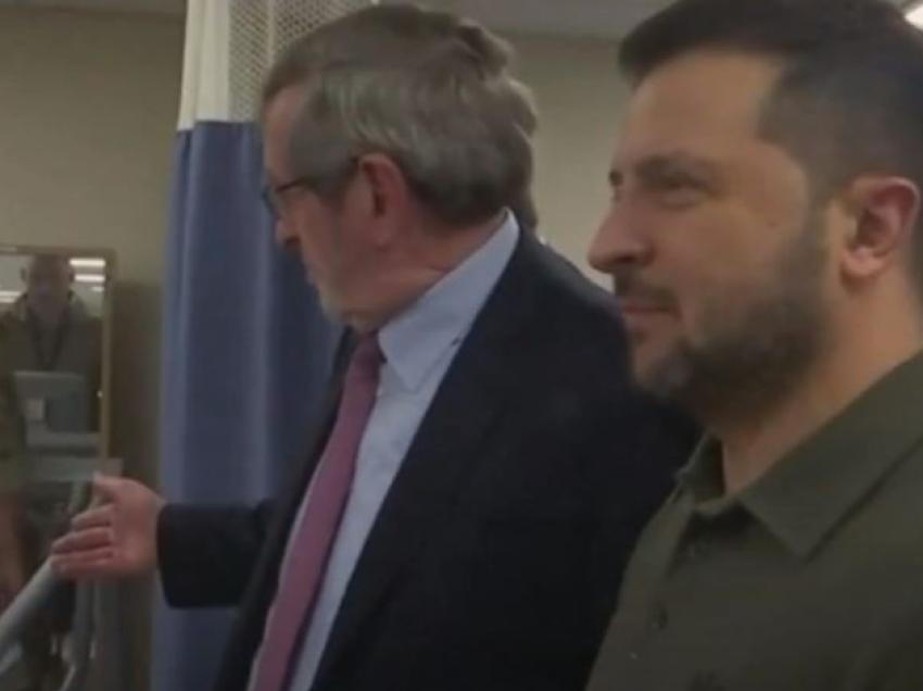 Zelensky viziton ushtarët ukrainas të plagosur që po trajtohen në Nju Jork
