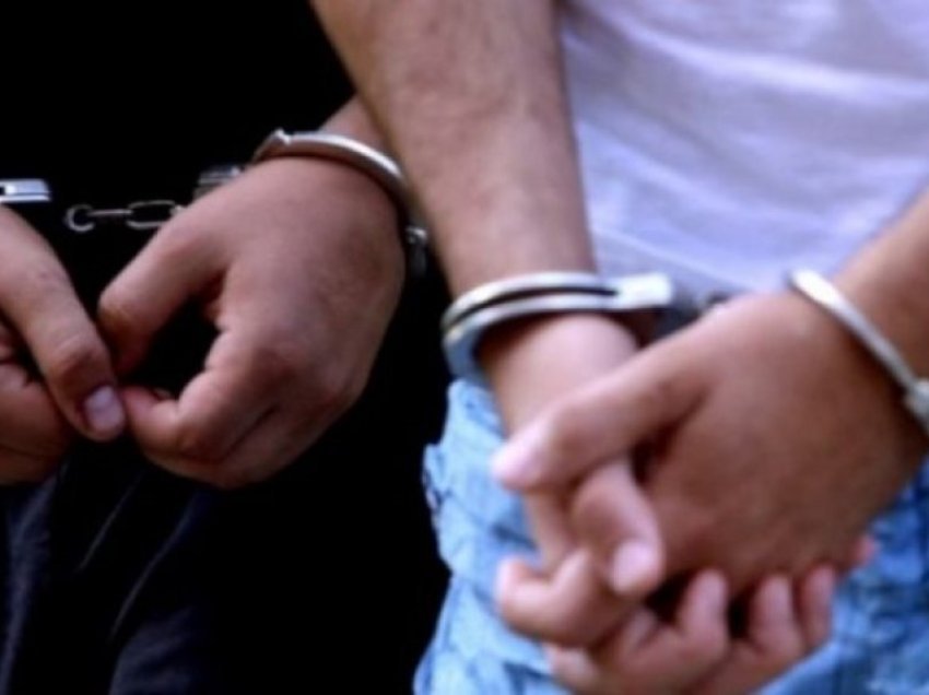 Pesë të arrestuar në operacionin “Ulpiana”, në mesin e tyre edhe një zyrtar policor