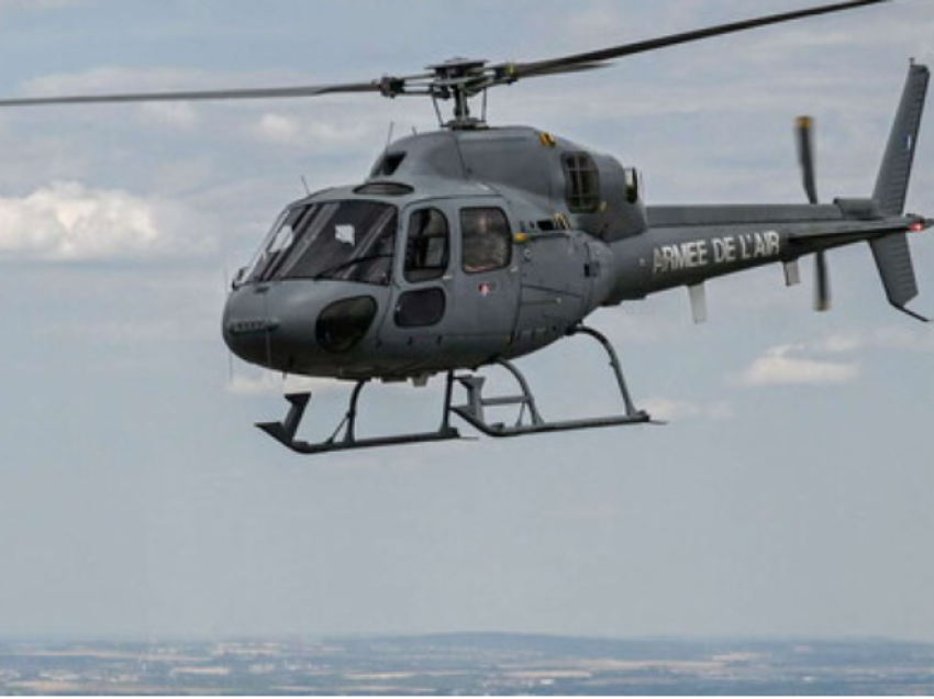 Franca vendos një helikopter në kufirin me Italinë për të parandaluar emigrantët