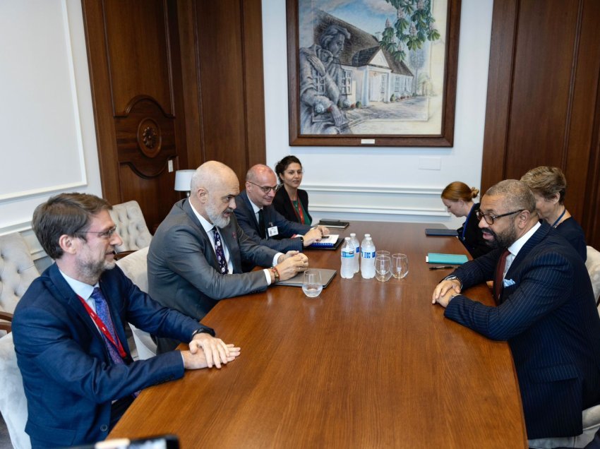Edi Rama takohet  me ministrin e Jashtëm britanik në New York!