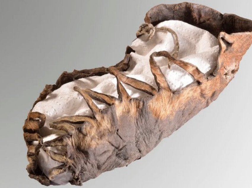 ​Arkeologët zbulojnë këpucën 2000 vjeçare