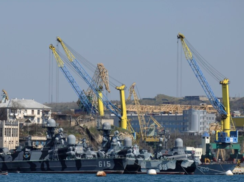 VOA: Ukraina thotë se ka goditur komandën e flotës ruse në Krime