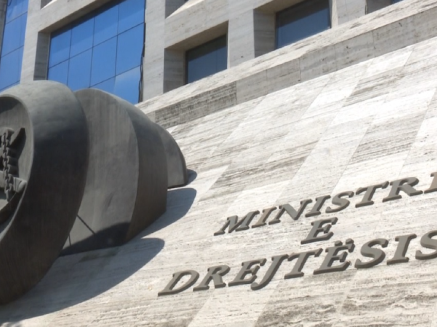 “Digjet karta e Dubait”/ Ministria e Drejtësisë gati marrëveshjen për ekstradimin e shqiptarëve në atdhe
