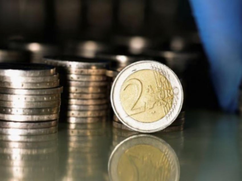 Reuters: Kosova pushtohet nga monedhat 2 euroshe false, por me to mund të paguash