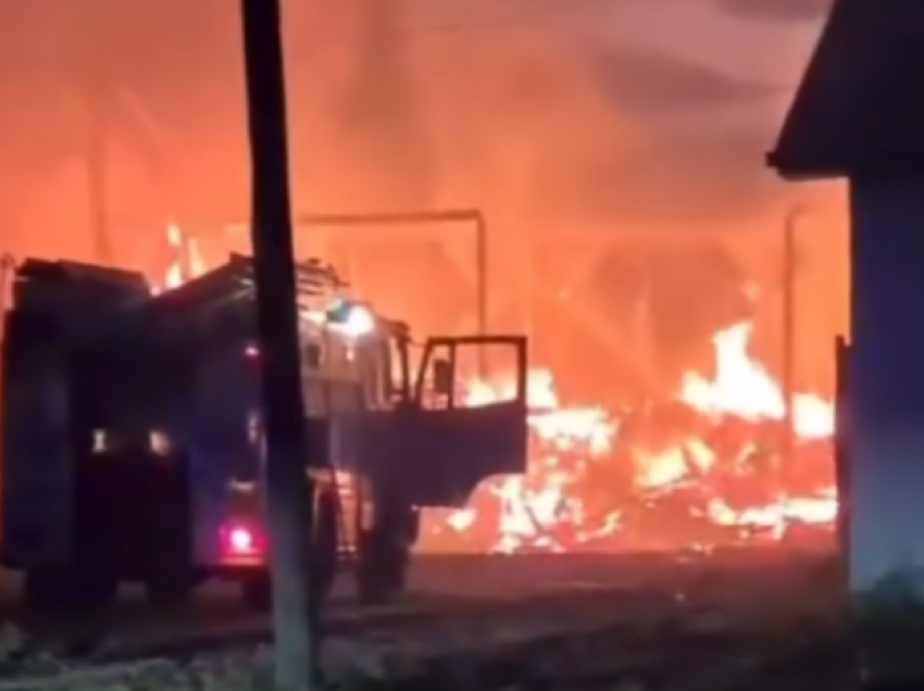 Zjarri në Lipjan, përfshihen dy objekte dhe dy serra, lëndohet edhe një zjarrfikës