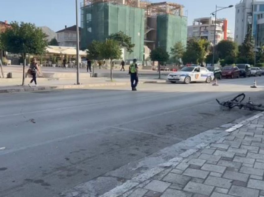 Makina përplas biçikletën në Korçë, plagoset rëndë drejtuesi