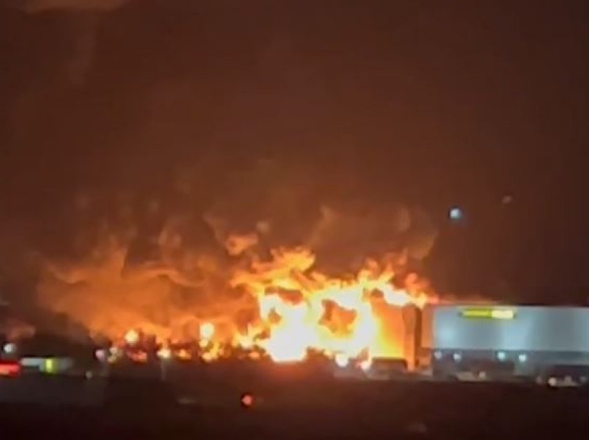 Zjarr i madh në fabrikën e bojrave, Ministria e Brendshme thirrje qytetarëve: Shmangni autostradën Tiranë-Durrës