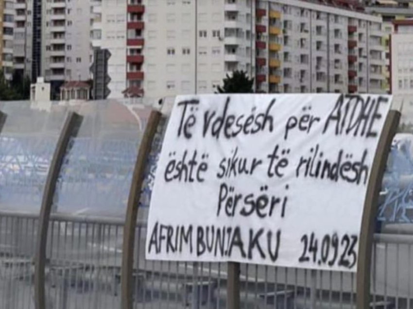 “Të vdesësh për atdhe është sikur të rilindësh përsëri”, në Prishtinë vendoset një baner për policin e vrarë në veri