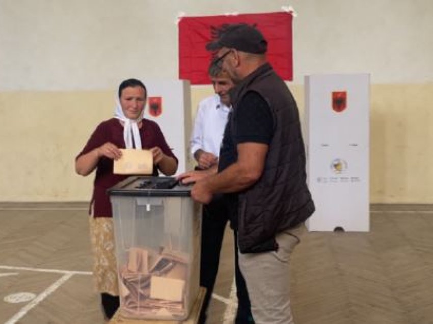 Vijojnë zgjedhjet në Kukës/ Në fshatin Bicaj pjesëmarrja e njëjtë me zgjedhjet e 14 majit