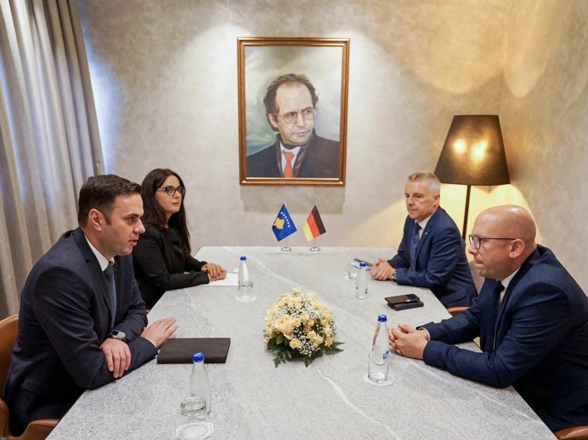 Abdixhiku pret në takim Sarrazinin: Serbia duhet të mbahet përgjegjëse për strehimin e terroristëve